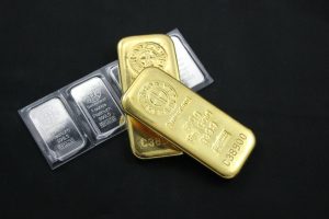 silver and gold bars 300x200 - 8 Risks of Investing in Gold and How to Minimize Them