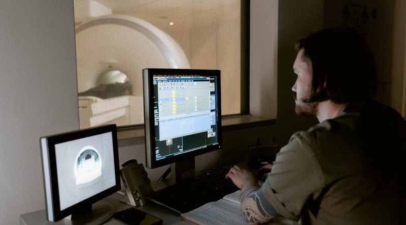 Understanding the Benefits of AI for Imaging Laboratories